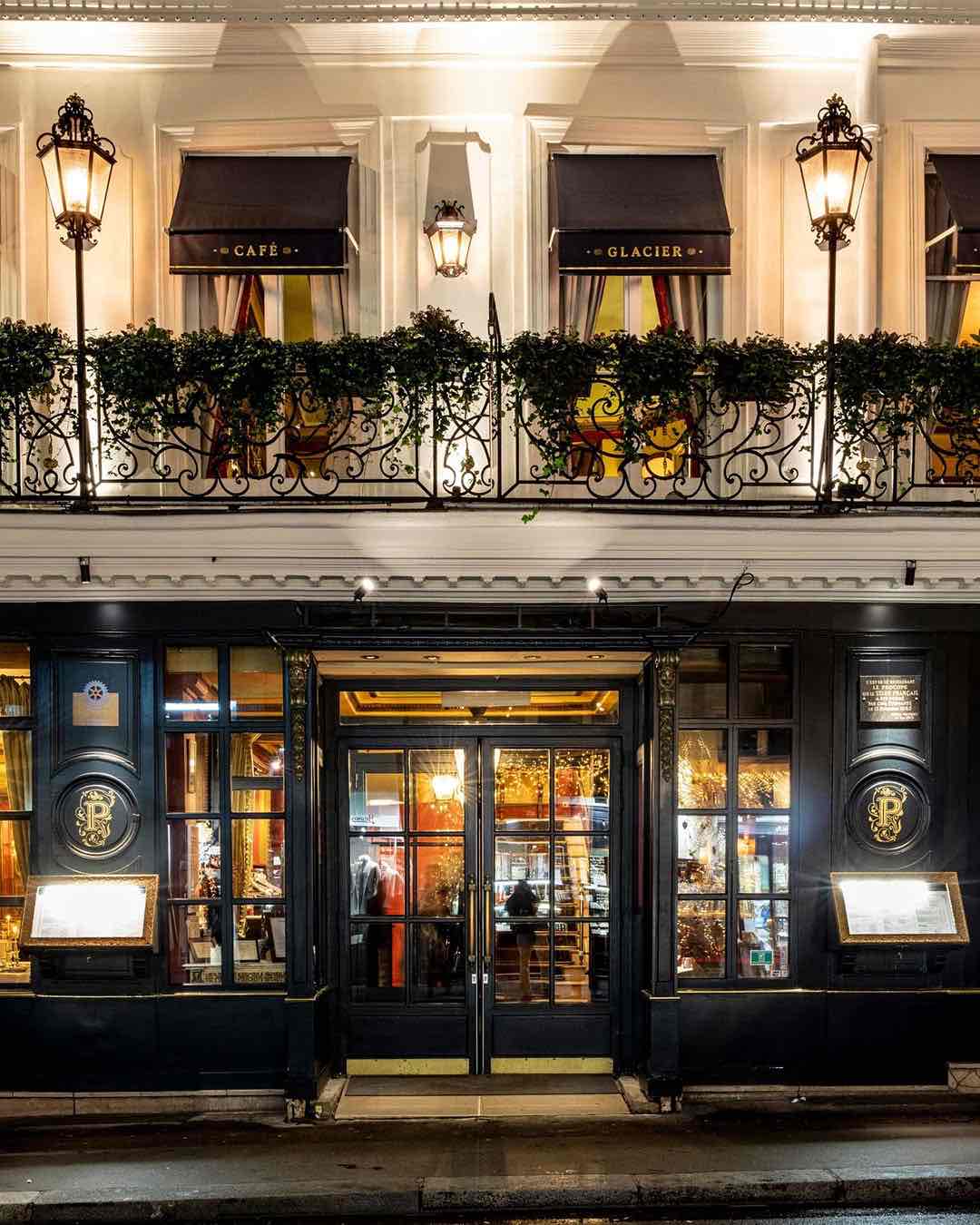 Paris'in en eski restoranlarından Le Procope