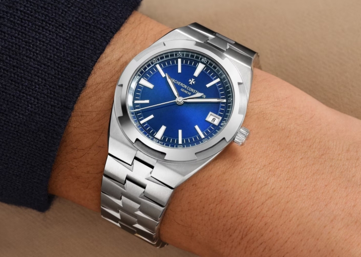 Vacheron Constantin Overseas çelik erkek kol saatinin kadran ve kasa detayları