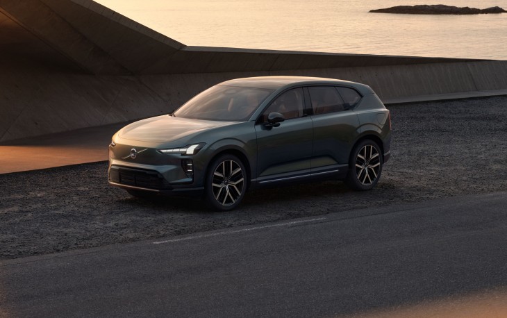 Volvo EX60 dış tasarımı önden görünüş, aerodinamik tasarım, led matrix far