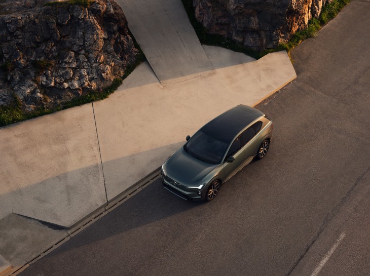 Volvo Ex60 dış tasarım, günbatımı, üstten görünüm, cam tavan, yeşil renk