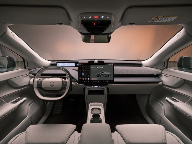 Volvo EX60 açık renkli iç mekan, sürdürülebilir tasarım, akıllı emniyet kemeri, Google Gemini yapay zeka, Nvidia Qualcomm altyapı