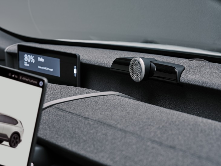 Volvo EX60 iç mekan, sürdürülebilir tasarım, opsiyonel ses sistemi, sürücü gösterge ekranı, kumaş döşeme