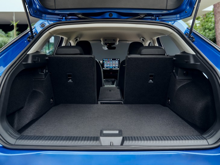 Yeni Volkswagen T-Roc 1.5 eTSI Mild-Hybrid DSG bagaj alanı, iç mekan tasarımı