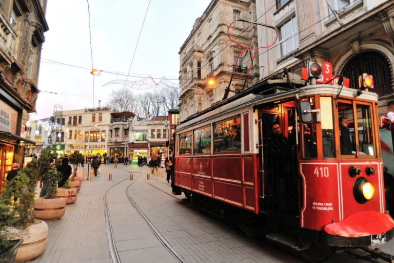 Harbiye’den Dolapdere’ye: Beyoğlu’nun Kültür Hafızasında Bir Gün
