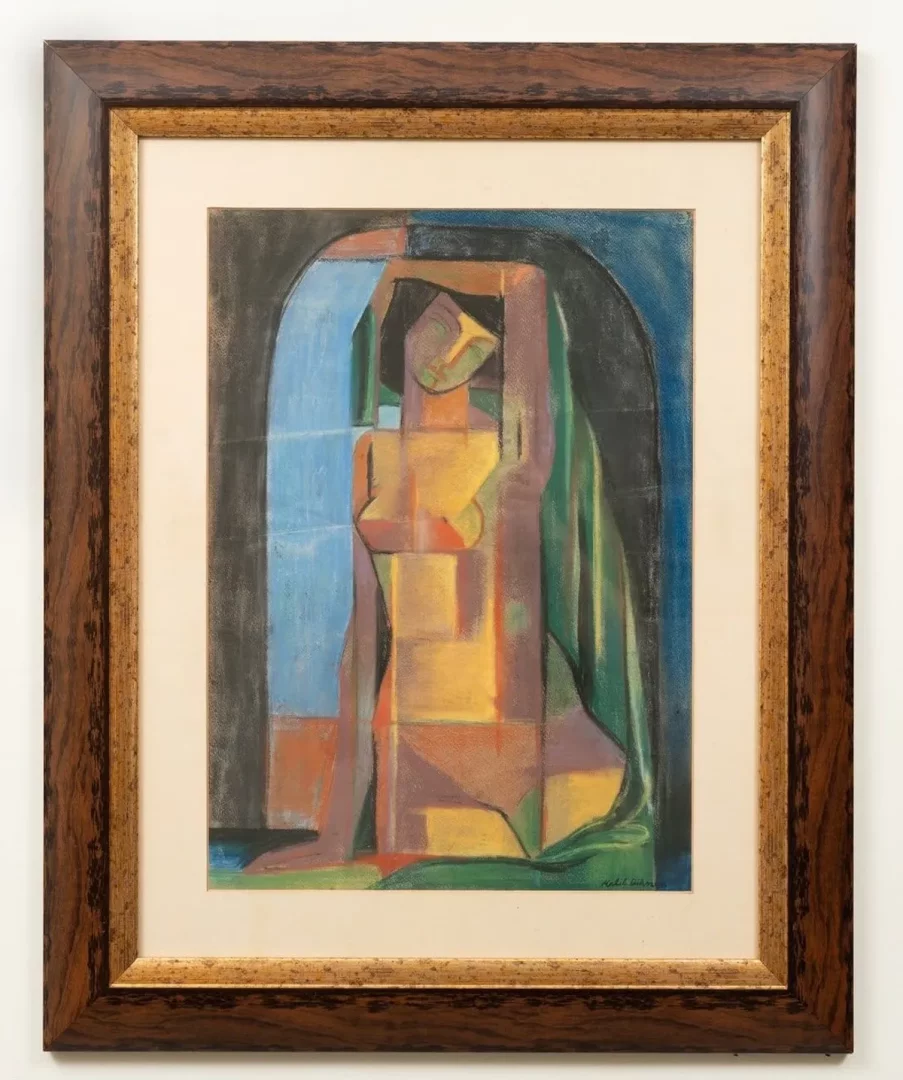 Halil Dikmen'in Terakki Vakfı sanat koleksiyonuna ait bu modern tabloda, kübist esintilerle soyutlanmış, ağırlıklı olarak sarı ve turuncu tonlarda geometrik şekillerden oluşan, bir eli başının üzerinde ve bir bacağı uzanmış, mavi kemerli pencere ve yeşil örtü önünde betimlenmiş bir kadın figürü görülmektedir.